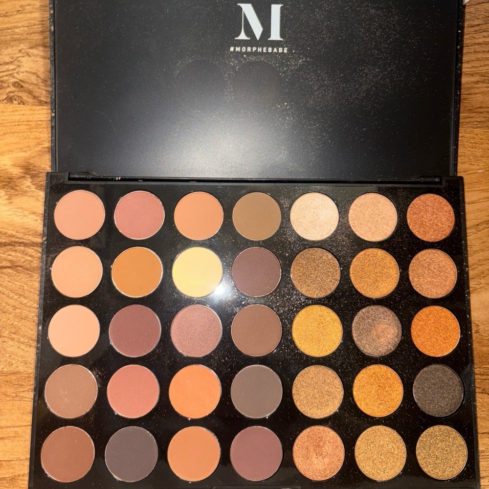 Morphe Palette with Rich Earthy Shades